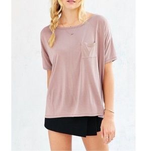 UO SILENCE + NOISE Freya Pocket Tee in Brick Red. Women’s Large